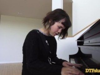 Yhivi shows piano skills followed
