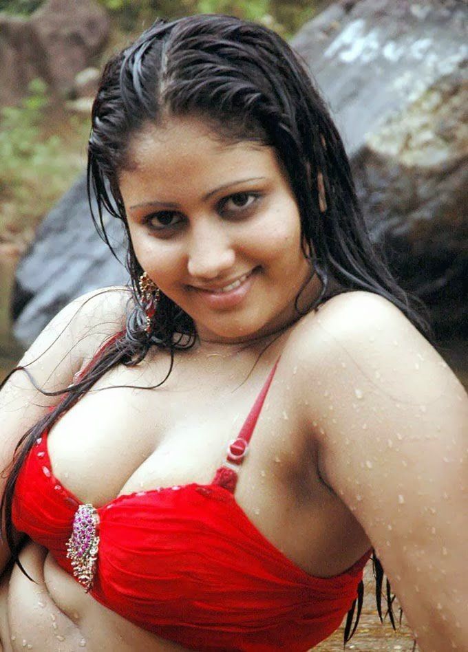 South indian heroin boobs showing image