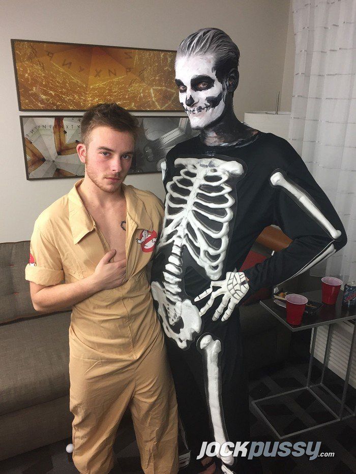 Hydraulics reccomend skeleton costume