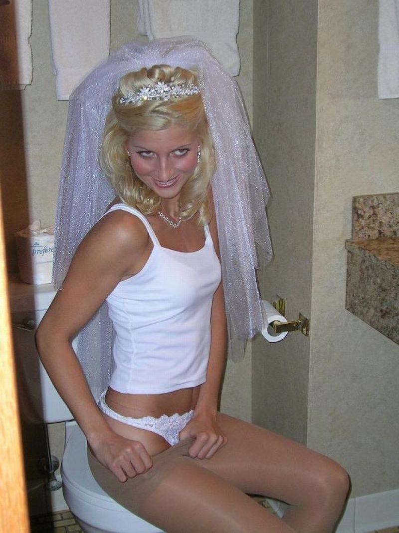 Brides in pantyhose