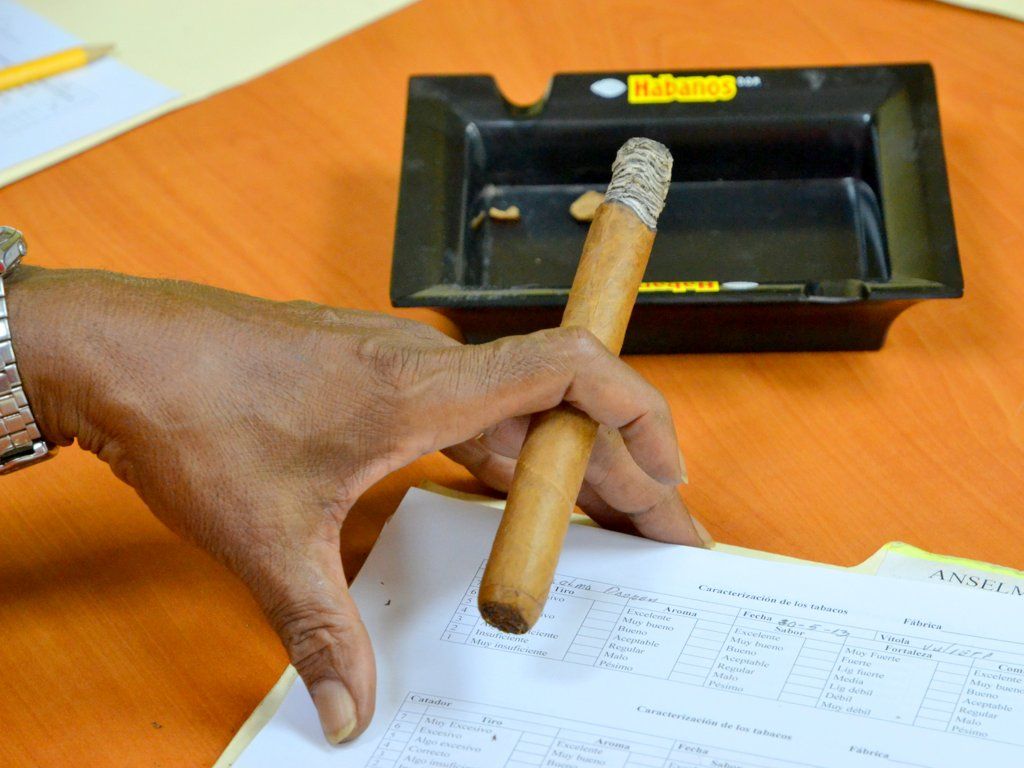 Jetson reccomend Cigar hand job