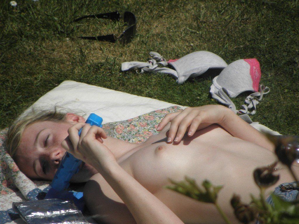 Sunbath nude 34b wife  photo