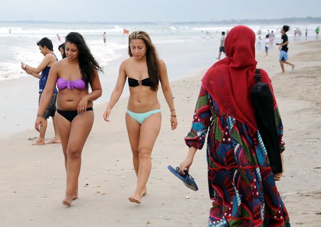 Mr. P. reccomend Beach bikini indian