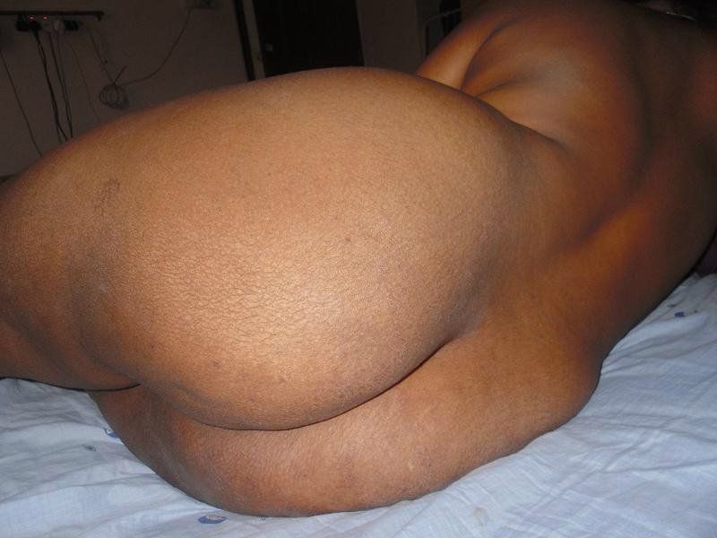 Naked round ass women